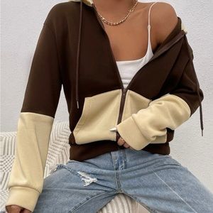 SHEIN EZwear Color Block Kangaroo Pocket Drawstring
Thermal Hoodie